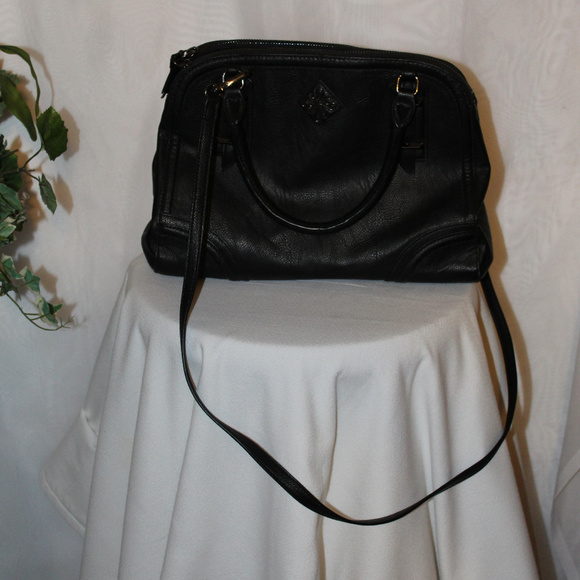 Simply Vera Vera Wang Handbags - Vera Wang Simply Vera Purse Black Shoulder Bag